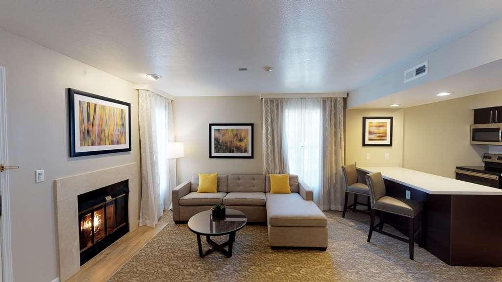 Chase Suite Hotel Newark Fremont Стая снимка