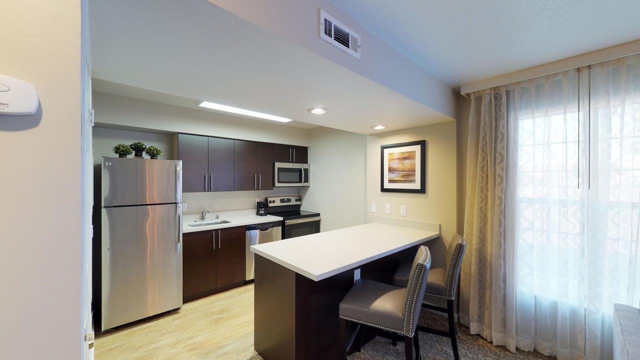 Chase Suite Hotel Newark Fremont Екстериор снимка